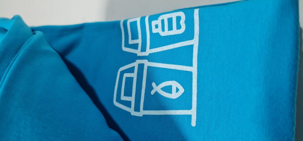 Detalle de estampado por serigrafía textil sobre remera
